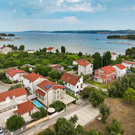 My Dalmatia - Naledi With Shared Pool Lägenhet *