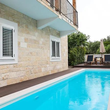 My Dalmatia - Naledi With Shared Pool Mrljane
